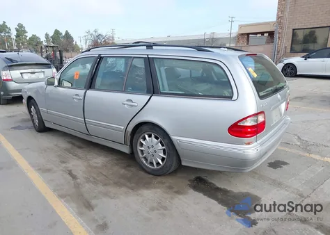 2001 Mercedes-Benz E 320 4M z USA, uszkodzony, nr VIN WDBJH82JX1X043933